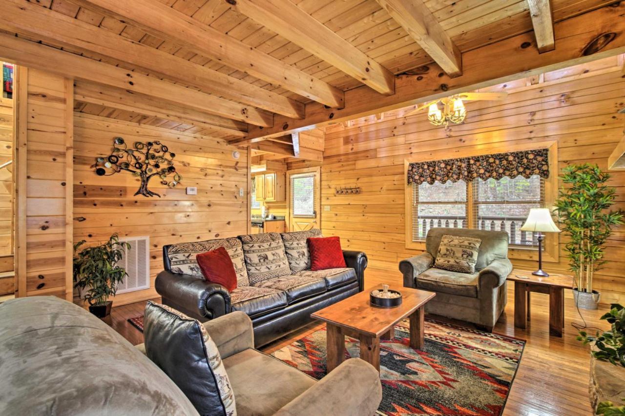 Cabin With Hot Tub About 2 Mi To Island In Pigeon Forge! Exterior photo