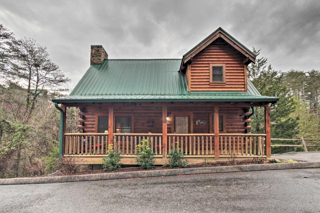 Cabin With Hot Tub About 2 Mi To Island In Pigeon Forge! Exterior photo