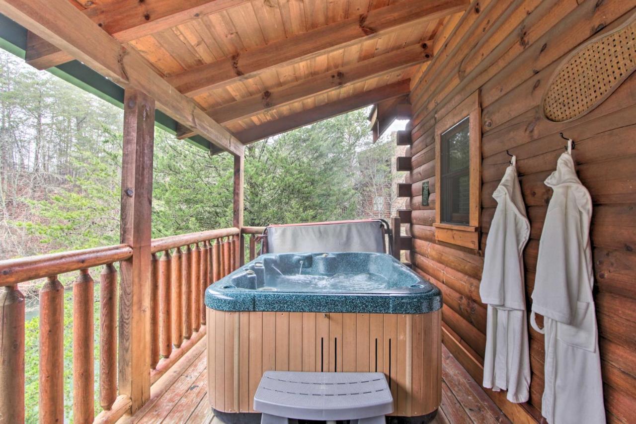 Cabin With Hot Tub About 2 Mi To Island In Pigeon Forge! Exterior photo