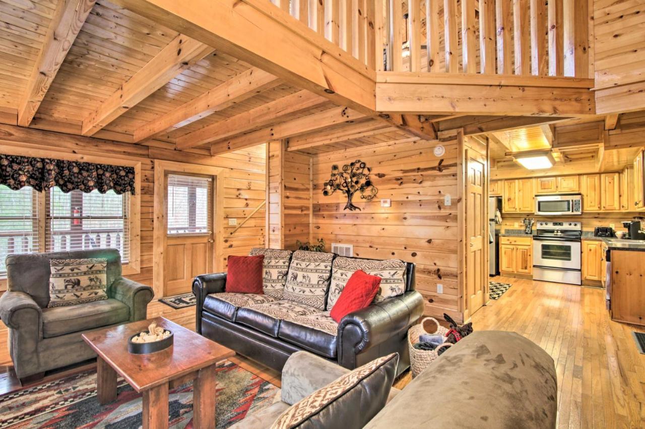 Cabin With Hot Tub About 2 Mi To Island In Pigeon Forge! Exterior photo