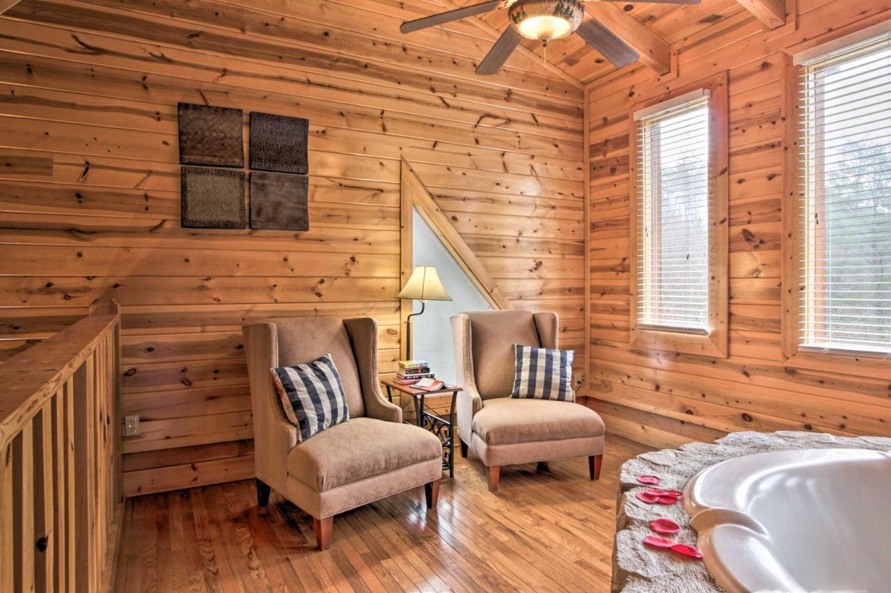Cabin With Hot Tub About 2 Mi To Island In Pigeon Forge! Exterior photo