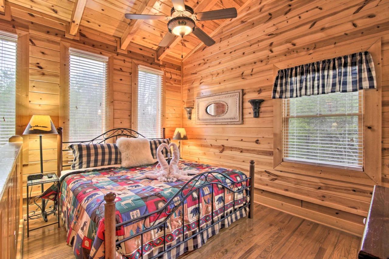 Cabin With Hot Tub About 2 Mi To Island In Pigeon Forge! Exterior photo