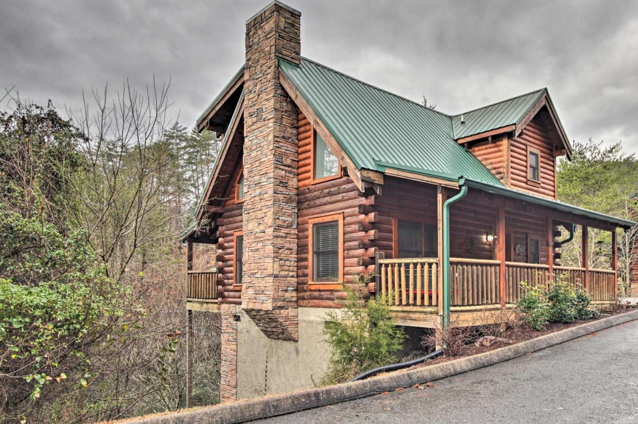 Cabin With Hot Tub About 2 Mi To Island In Pigeon Forge! Exterior photo