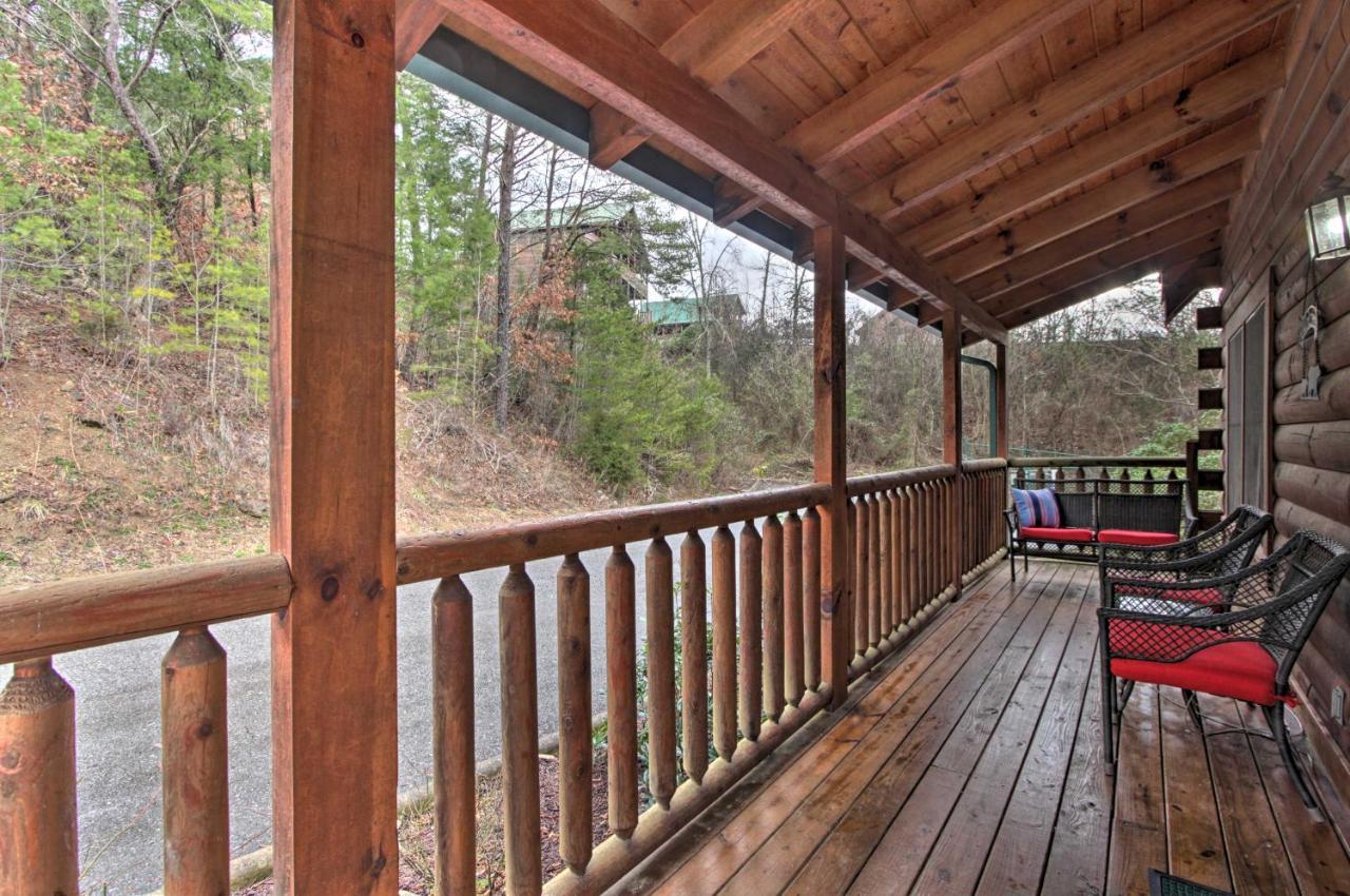 Cabin With Hot Tub About 2 Mi To Island In Pigeon Forge! Exterior photo