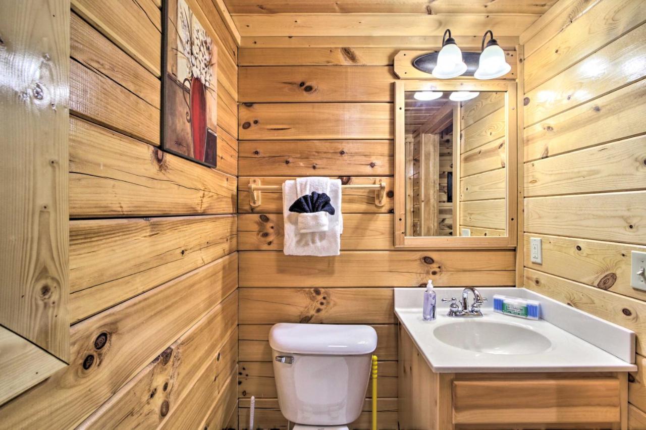 Cabin With Hot Tub About 2 Mi To Island In Pigeon Forge! Exterior photo